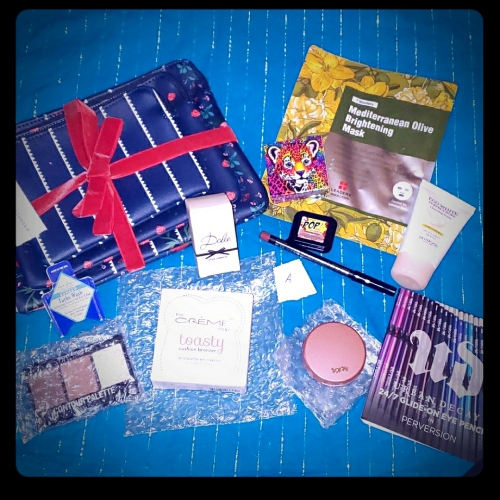 BEAUTY MYSTERY BUNDLE - Picture 3 of 8